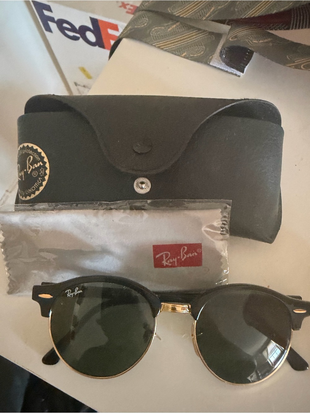 Ray-Ban Clubround Sunglasses in Black and Gold with Green Lenses